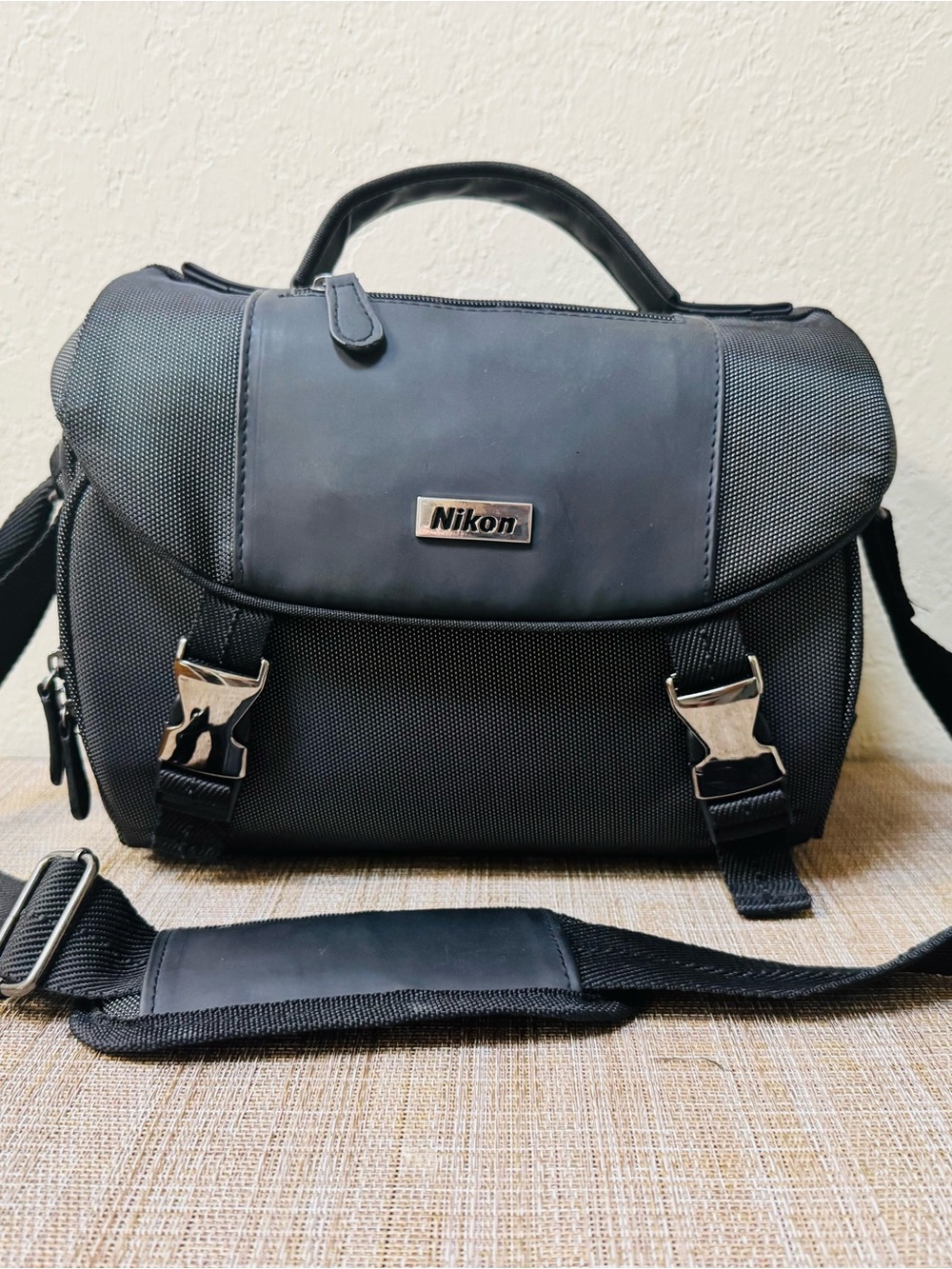 Nikon D3300 Red DSLR Camera, with all parts and carrying bag! - Picture 3 of 12